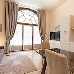 Palazzo Lugo - Domus *