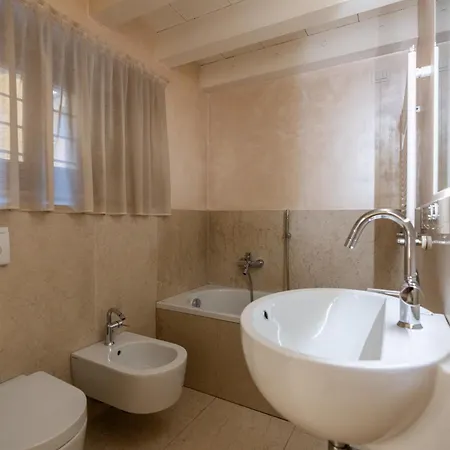 Domus - Palazzo Lugo Apartment