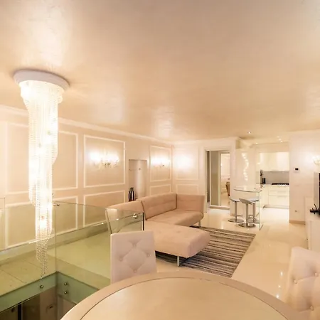 Domus - Palazzo Lugo アパート *