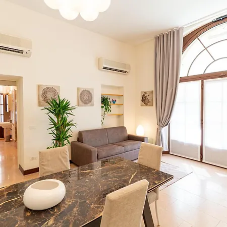 Palazzo Lugo - Domus Apartman *
