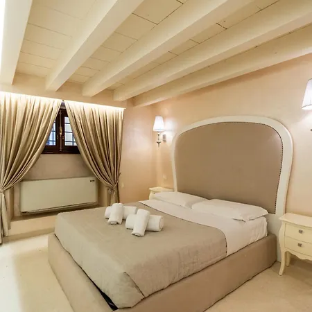 Palazzo Lugo - Domus *