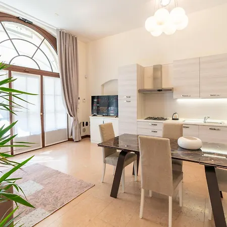 Domus - Palazzo Lugo Apartman
