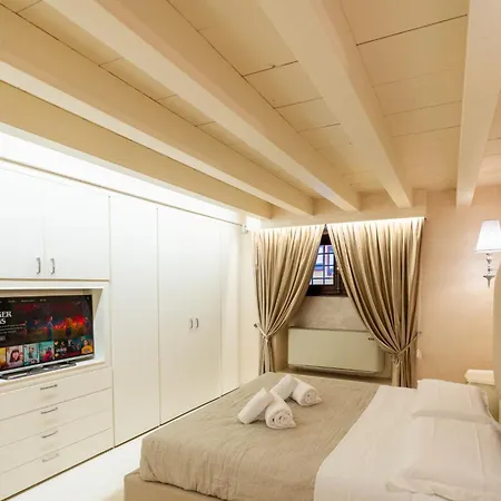 Domus - Palazzo Lugo Apartman Verona