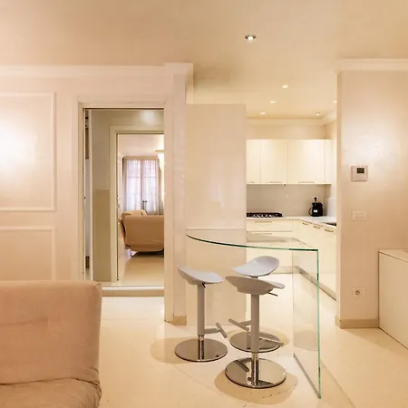 Domus - Palazzo Lugo Apartman
